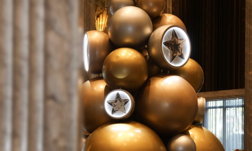 假日礼遇 “杰”然不同 与莫杰香氛共度璀璨节日时光