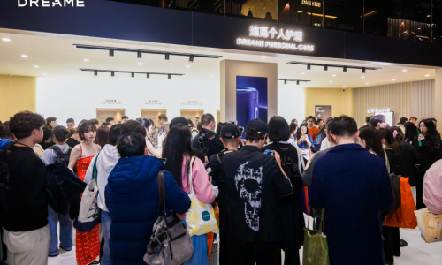 展台现场大排长龙，头部媒体争相报道，追觅个护成2026AWE“顶流”